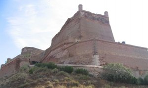 Замок Монсон в Арагоне. Современная фотография.