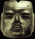 Эта ольмекская маска немногим более 10 см., насчитывала уже 2000 лет к тому времени, как её поместили в Великий Храм ||| 56Kb