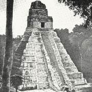 Храм I. 700 г. н.э. Вид после раскопок. Тикаль.