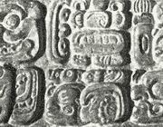 Образец иероглифов майя, высеченных на камне. Пьедрас Неграс.