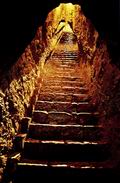 Лестница, ведущая к могильной камере в 'Храме Надписей' в Паленке