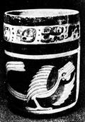 Глиняная расписная ваза с фигурой птицы Кецаль. Культура майя, 700 г. Копан, Гондурас ||| 31,3Kb