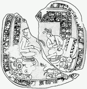 Алтарь 12, датированный 820 годом. К'инич-Тооб'иль-Йо'паат (справа) ведет разговор со своим союзником Папамалилем, трон которого выполнен в виде топонима К'анвиц («Место желтого холма»). В сопровождающих сцену надписях подробно сообщается об отношениях между К'анту' и К'анвицем, в том числе, возможно, и о пленении правителя К'анвица, которое показано на Алтаре 23