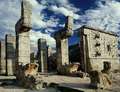 Храм Воинов. На переднем плане статуя бога Чак Мооля. Чичен-Ица, Юкатан. Культура майа ||| 40,2Kb