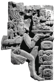Портрет Йаш-Пасах-Чан-Йо'паата, держащего в руках блюдце для жертвоприношений с помещенной на нем головой К'авииля. «Храм 11», около 773 года.