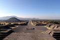 Теотиуакан, вид на пирамиду Солнца с пирамиды Луны ||| 119Kb