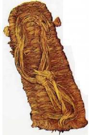 Одной из самых важных деталей одежды анасази были сандалии, сплетенные из волокон юкки. На­чиная с самых ранних этапов пе­риода баскетмейкер. они защища­ли ноги индейцев от камней, кактусов и насекомых.