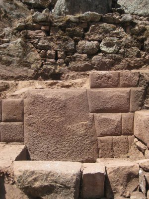 13-угольный каменный блок найден в Инкауаси. Фото - Министерство культуры Перу / www.cultura.gob.pe