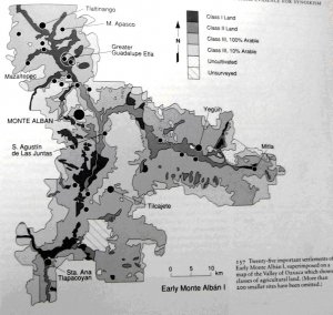 157. Двадцать пять важных поселений фазы Ранний Монте-Альбан I, наложенные на карту классов с/х земель долины Оахака. (Более 200 поселений меньшего размера пропущено).