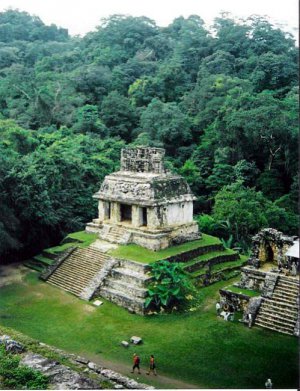 5.7. «Храм солнца» в Паленке. Фото: сайт www.mezoamerica.ru