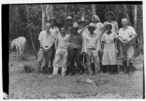 Коллективная фотография участников археологической экспедиции 1936 года в Эль-Пальмаре
