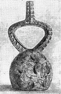 Рис. 7. Перуанская ваза с изображением воинов в шлемах, похожих на греческие.