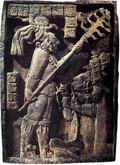Во время ритуального кровопускания, изображенного на каменной доске из Яшчилана, правитель Щит-Ягуар держит факел над своей женой, Леди Шок, пока та продергивает сквозь язык веревку, утыканную шипами