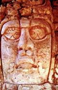 Монументальная маска божества, сделанная из штука, стиль Рио-Бен, Кохунлич