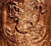 Плохая сохранность монументов в Калакмуле не позволяет нам увидеть портрет Йукноом-Ч'еена II в хорошем качестве. Тем не менее, на одной из ваз сохранилось небольшое изображение, датируемое 672 г. н.э. (9.12.0.0.0)