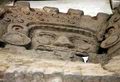 Огромный каменный блок с изображением Тлальтекутли на нём. Под ним обнаружены четыре помещения, в которых предположительно находятся останки Ауисотля. ||| 17Kb