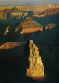 Обнаженная история Земли. Слои породы, видимые в верхней части каньона, относятся к палеозойской эре, а у самого дна глубокого гранитного ущелья располагаются древние, докембрийские сланцы
