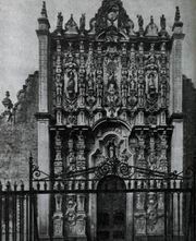 Л. Родригес. Церковь Саграрио Метрополитаио (ризница собора в Мехико). 1749—1768. Западный фасад
