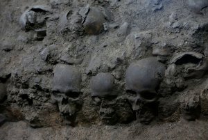 676 черепов нашли во время раскопок у главного ацтекского храма Темпло Майор. Фото: REUTERS/Henry Romero
