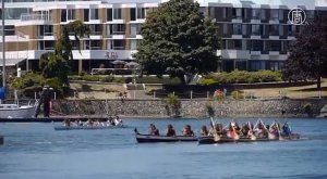 Гонки на боевых каноэ провели общины острова Ванкувер (видео)