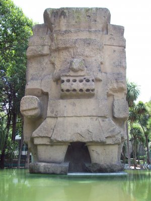 Монумент из Коатлинчана. Фото: Jaontiveros/Wikimedia