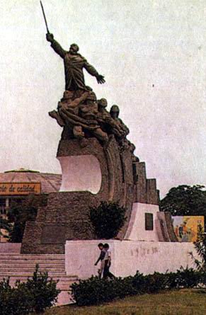 Памятник Элою Альфаро в Гуаякиле