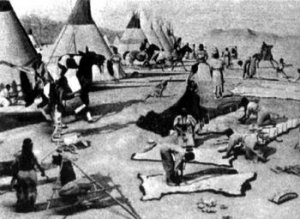 Женщины, обрабатывающие кожу в лагере черноногих в районе Великих Равнин