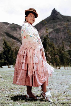 Боливийские чолиты в моде и задают критерии красоты. Фото - www.cholitapacena.com