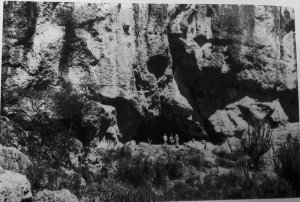 38. Пещера Гила-Накиц во время раскопок.