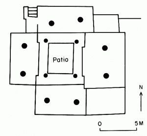 188. Эта резиденция элиты, непосредственно к востоку от Храма Х в Монте-Негро, состояла из четырех комнат вокруг центрального патио, с маленькой лестницей на северо-западе. Черные круги – это основания колонн.