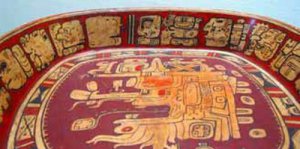 Блюдо из погребения Ицамкокаах-К’авииля, найденное в Дос-Пиласе. В надписи указано, что оно принадлежало царю Ик’а’ Тайель-Чан-К’иничу.