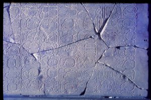 "Панель 96 иероглифов" из Паленке. Начальная часть надписи.
