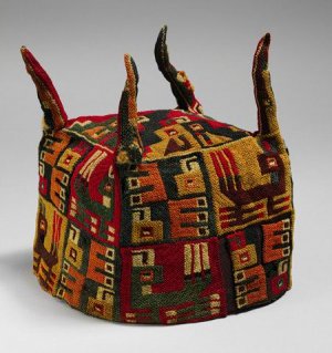 Четырёхугольная шляпа, V-IX вв. Перу, Уари. Шерсть ламы.
