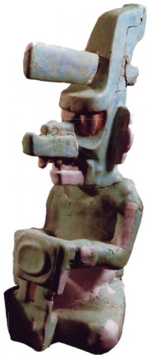 Одна из четырех фигурок бога молнии K’авииля, найденная в "Погребении 195" в Тикале и восстановленная археологами