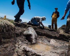 На месте тестовых раскопок в Пойнт Роси, предположительном месте второго поселения викингов в Америке (фото: Роберт Кларк, НГ)