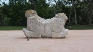 Ушмаль, трон правителя в виде двуглавого ягуара. Фото Д. Иванова