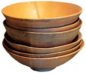 Илл. 5.13. Кольцевые в основании чаши тонкой оранжевой керамики, уложенные друг в друга (Фото: David M. Carballo)