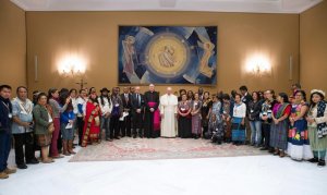 Папа Римский за получение информированного согласия у коренных народов. Фото: L'Osservatore Romano/Pool Photo via AP