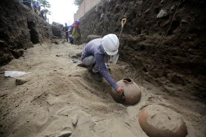 В Трухильо (Перу) найдено 47 захоронений с богатыми подношениями. Фото: DOUGLAS JUAREZ/Reuters