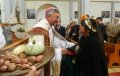 Епископ Эктор Эдуардо Варгас Бастидас и индеец-мапуче. Архивное фото: Fides