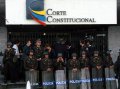 У входа в Конституционный суд Эквадора. Архивное фото, 2013 г.