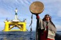 Представитель канадского коренного народа мускеам Одри Сигл в лодке Greenpeace. Фото: Greenpeace
