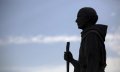 Статуя Хуниперо Серры у миссии Сан-Габриэль-Архангел в Сан-Габриэле (Калифорния). Фото: Mario Anzuoni / Reuters