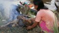Индейцы матсес употребляют в пищу жаренных ленивцев. Фото: Alexandra Obregon-Tito, Raul Tito