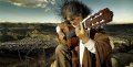 Мануэльча Прадо называют «маэстро перуанской гитары». Но на этом его таланты не заканчиваются. Он также - поэт и певец. Фото: manuelcha.com