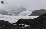 Перу. Уарас, Анкаш. 19 сентября. Туристы на леднике Пасторури. (REUTERS/Mariana Bazo)